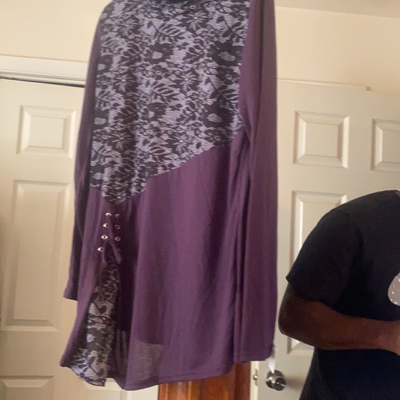 Purple blouse 2 different patterns tie dow - Picture 4 of 4